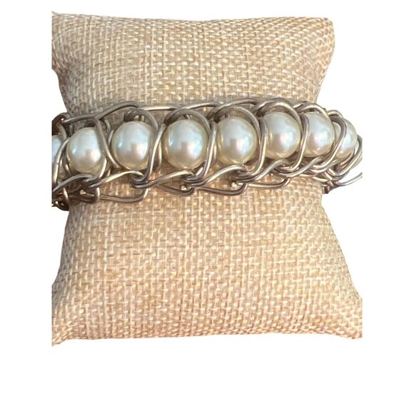 Vintage J Crew Faux Pearl Gold Tone Statement Bracelet Fold Over Clasp 6.5" READ - Picture 1 of 6